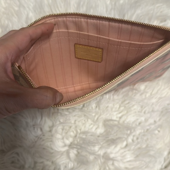 Louis Vuitton Neverfull Damier Clutch - Picture 3 of 3